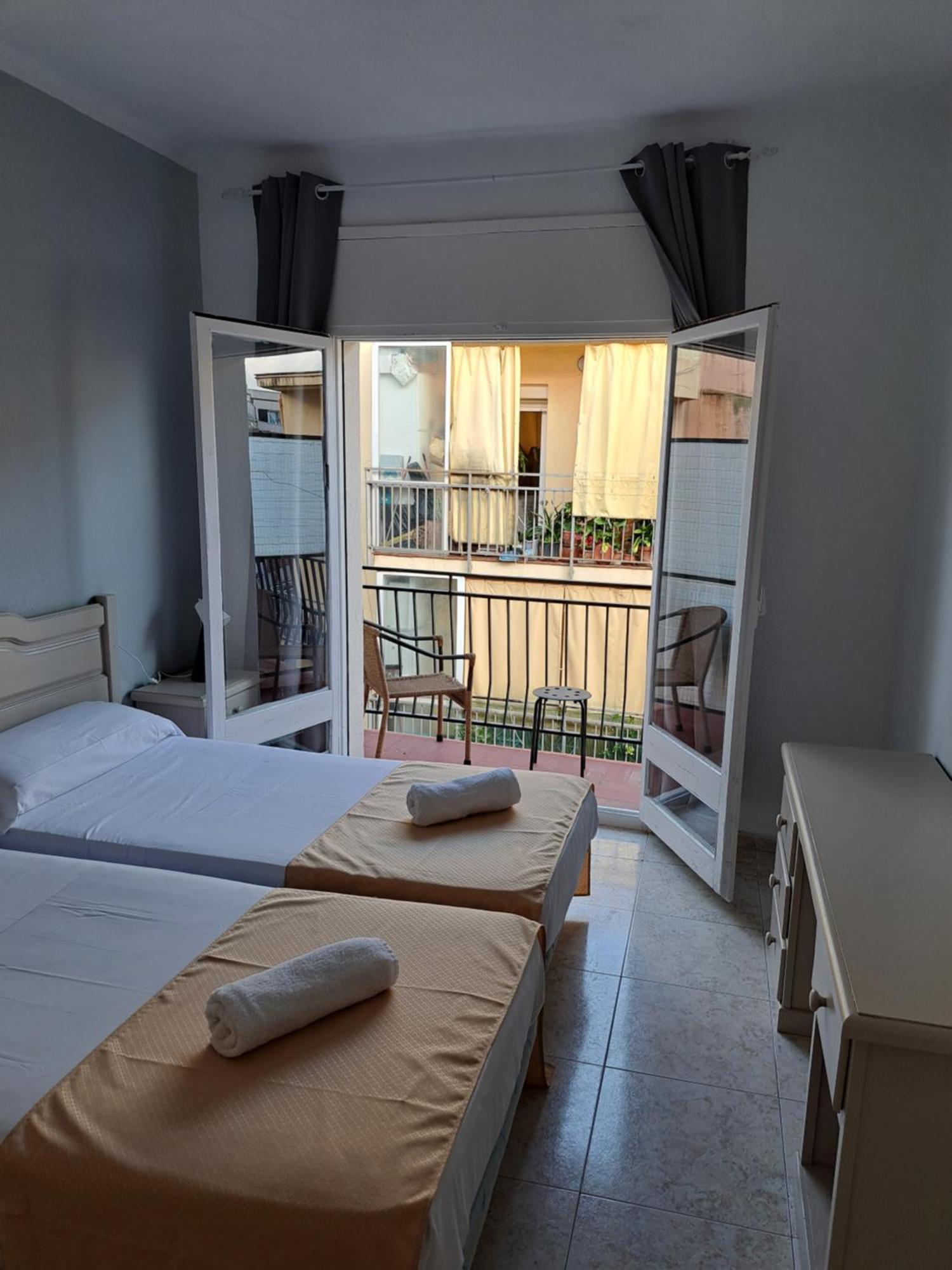 Hostal Caste โยเรตเดมาร์ ภายนอก รูปภาพ