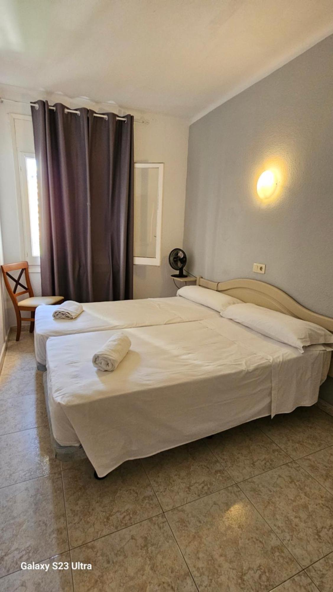 Hostal Caste โยเรตเดมาร์ ภายนอก รูปภาพ