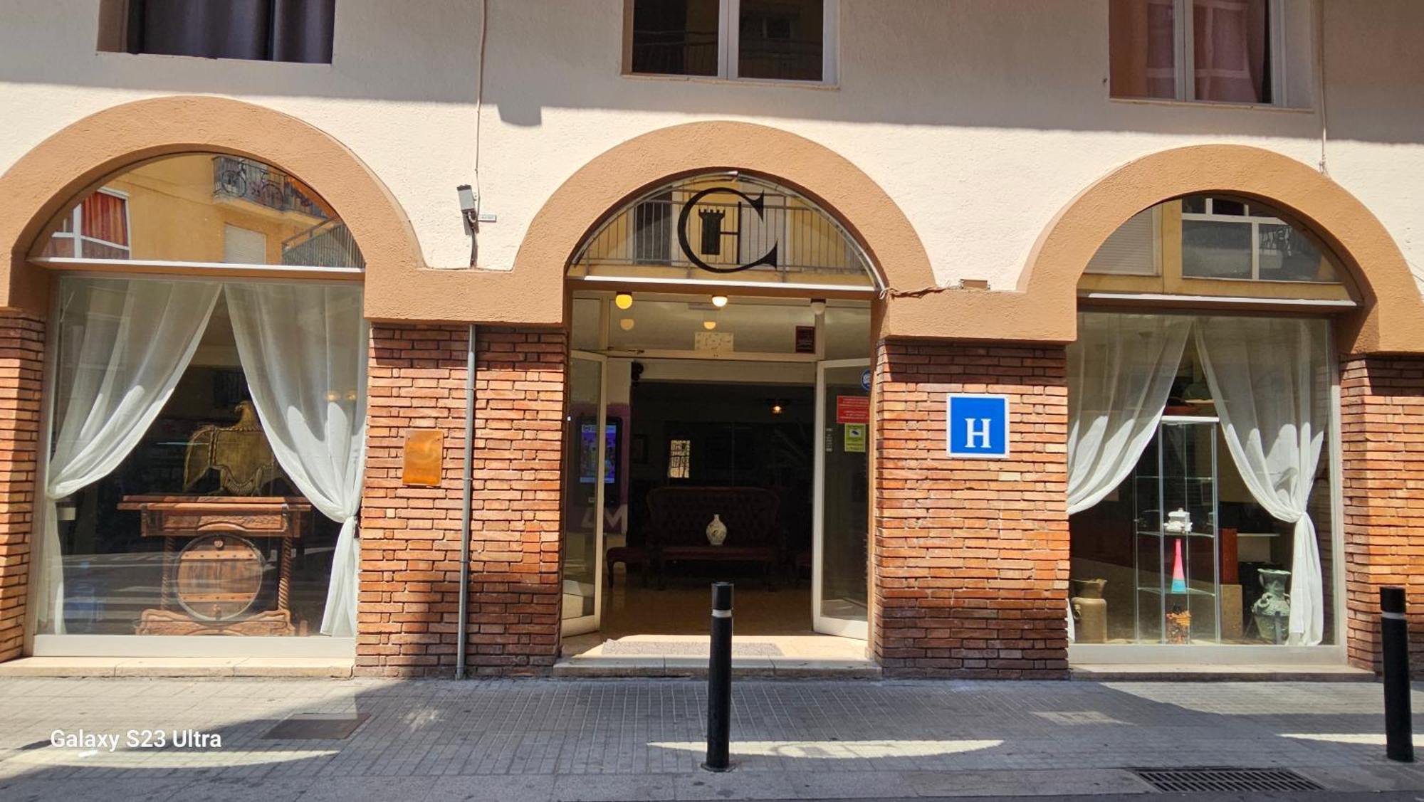 Hostal Caste โยเรตเดมาร์ ภายนอก รูปภาพ